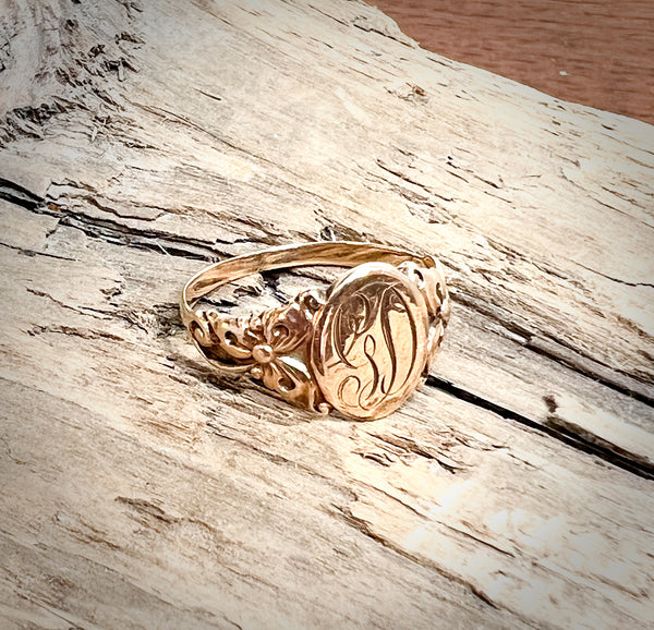 Sweet Antique 10K Gold Signet Ring