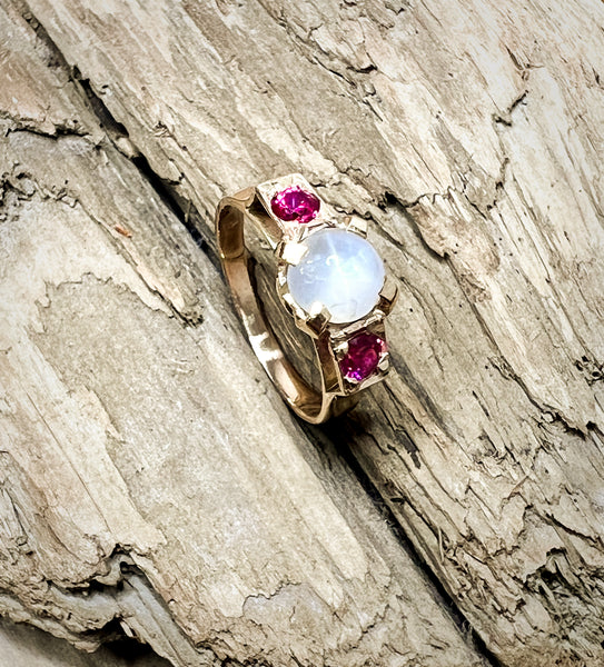 Fabulous 1920s Gold Ring with Star Sapphire and Rubies